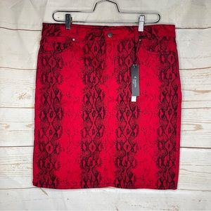 NWT d. jeans. •Mini Skirt • Red • Snakeskin Print • 12 • Animal Print